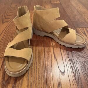 Bionica Daela BI0025807 Womens Sandals 7 Yellow Leather Lug Sole Zipper Strap